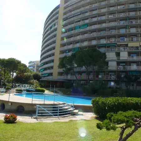 Practical Flat With Pool Just 100m From The Διαμέρισμα