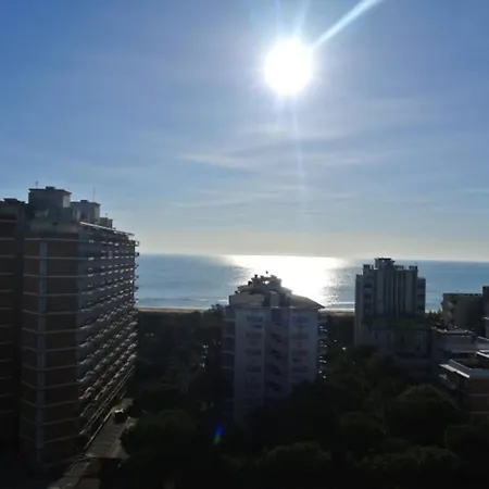 Διαμέρισμα Practical Flat With Pool Just 100m From The *