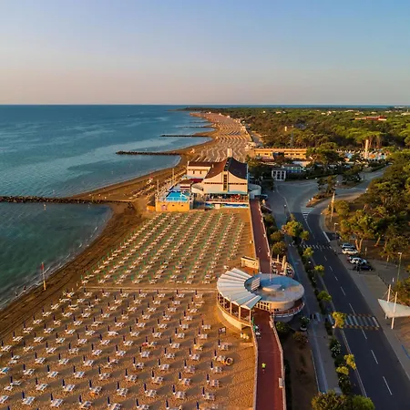 Διαμέρισμα Practical Flat With Pool Just 100m From The